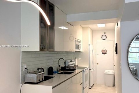 Copropriété à louer à Miami Beach, Floride: 51.1 m2 № 1984716 - photo 4
