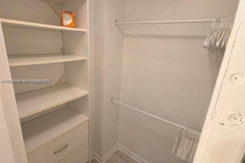 Copropriété à louer à Miami Beach, Floride: 51.1 m2 № 1984716 - photo 9