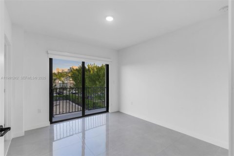 Townhouse in Homestead, Florida 4 bedrooms, 200.02 sq.m. № 2043125 - photo 14