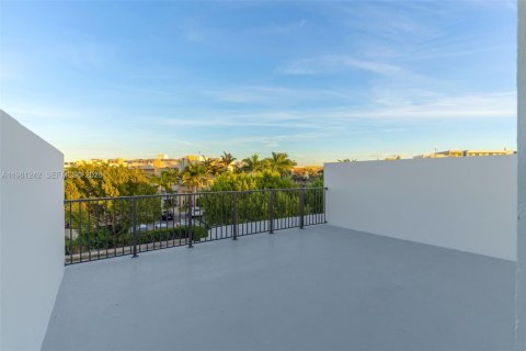 Townhouse in Homestead, Florida 4 bedrooms, 200.02 sq.m. № 2043125 - photo 17