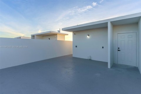Townhouse in Homestead, Florida 4 bedrooms, 200.02 sq.m. № 2043125 - photo 18
