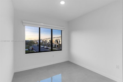 Townhouse in Homestead, Florida 4 bedrooms, 200.02 sq.m. № 2043125 - photo 8