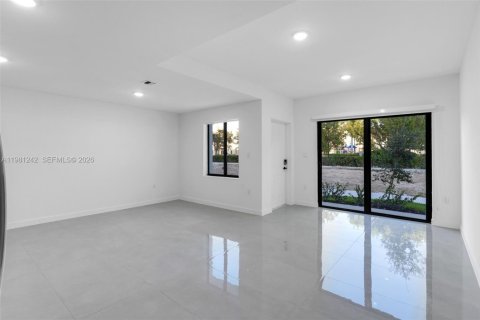 Townhouse in Homestead, Florida 4 bedrooms, 200.02 sq.m. № 2043125 - photo 4