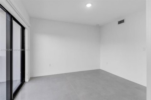 Townhouse in Homestead, Florida 4 bedrooms, 200.02 sq.m. № 2043125 - photo 13
