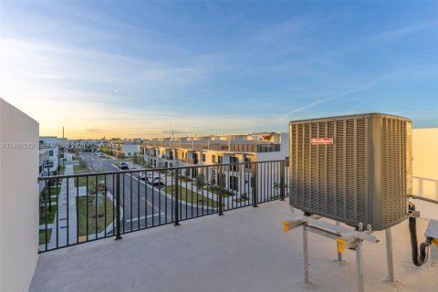 Townhouse in Homestead, Florida 4 bedrooms, 200.02 sq.m. № 2043125 - photo 20