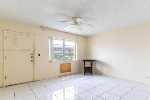 Купить кондоминиум в Майами-Гарденс, Флорида 1 спальня, 53.51м2, № 1967067 - фото 19