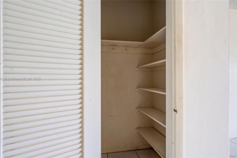 Купить кондоминиум в Майами-Гарденс, Флорида 1 спальня, 53.51м2, № 1967067 - фото 16