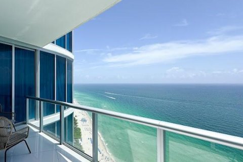 Condo in Sunny Isles Beach, Florida, 3 bedrooms  № 2158378
