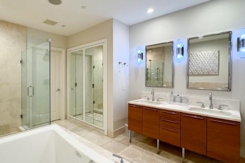 Condo in Sunny Isles Beach, Florida, 3 bedrooms  № 2158378 - photo 1