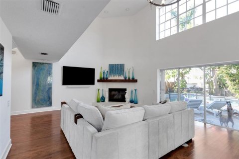 House in Saint Petersburg, Florida 4 bedrooms, 278.52 sq.m. № 1556595 - photo 9