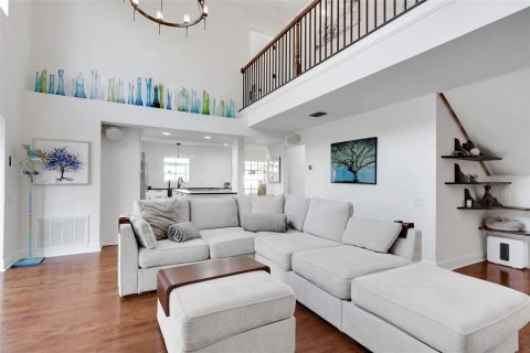 House in Saint Petersburg, Florida 4 bedrooms, 278.52 sq.m. № 1556595 - photo 8