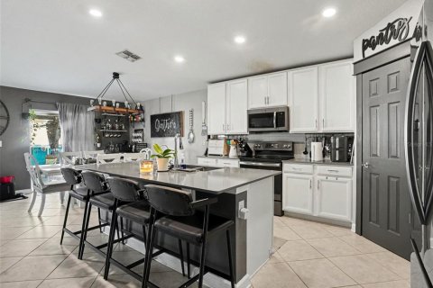 Villa ou maison à vendre à Davenport, Floride: 4 chambres, 180.14 m2 № 2298260 - photo 6