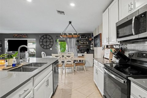 Villa ou maison à vendre à Davenport, Floride: 4 chambres, 180.14 m2 № 2298260 - photo 10