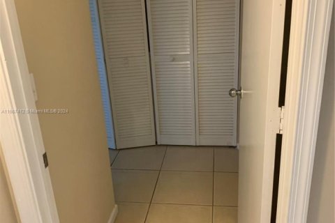 Condo in Coconut Creek, Florida, 2 bedrooms № 2060127 - photo 11