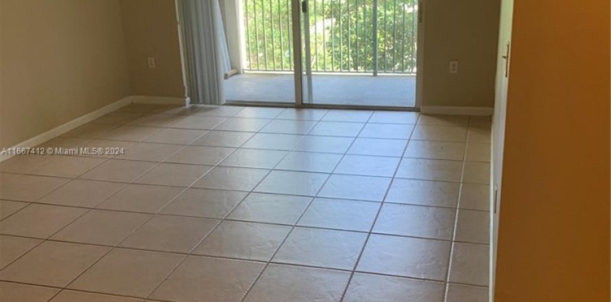 Condo in Coconut Creek, Florida, 2 bedrooms № 2060127