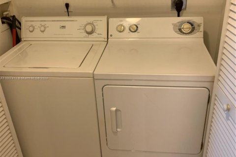 Condo in Coconut Creek, Florida, 2 bedrooms № 2060127 - photo 12