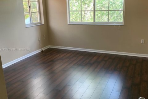 Condo in Coconut Creek, Florida, 2 bedrooms № 2060127 - photo 9