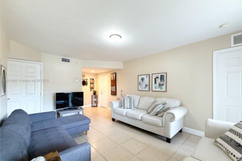Condo in Cutler Bay, Florida, 2 bedrooms  № 1809501 - photo 4
