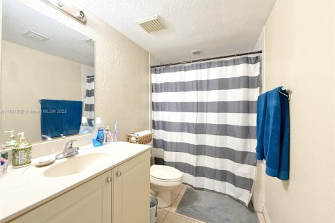 Condo in Cutler Bay, Florida, 2 bedrooms  № 1809501 - photo 14