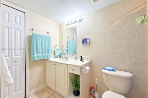Condo in Cutler Bay, Florida, 2 bedrooms  № 1809501 - photo 12