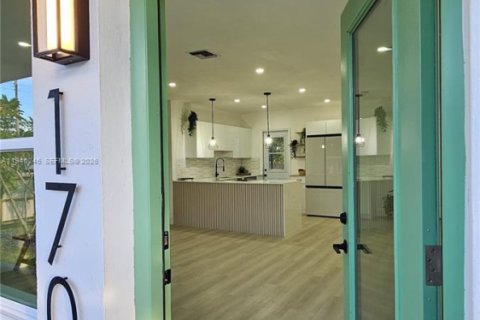 Casa en North Miami Beach, Florida 3 dormitorios, 101.73 m2 № 2002642