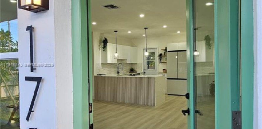 Casa en North Miami Beach, Florida 3 dormitorios, 101.73 m2 № 2002642