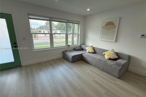 Casa en venta en North Miami Beach, Florida, 3 dormitorios, 101.73 m2 № 2002642 - foto 10