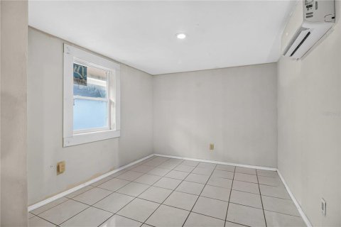 House in Sarasota, Florida 5 bedrooms, 216.83 sq.m. № 2259430 - photo 23