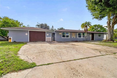 House in Sarasota, Florida 5 bedrooms, 216.83 sq.m. № 2259430