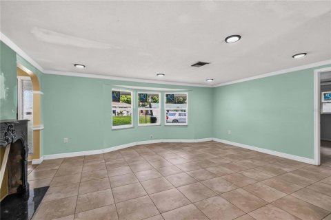 House in Sarasota, Florida 5 bedrooms, 216.83 sq.m. № 2259430 - photo 10