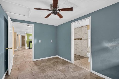 House in Sarasota, Florida 5 bedrooms, 216.83 sq.m. № 2259430 - photo 15