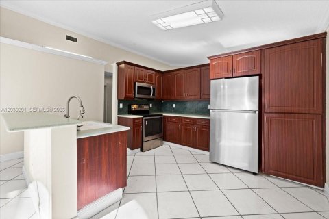 Casa en venta en Pembroke Pines, Florida, 3 dormitorios, 160.81 m2 № 2269176 - foto 23