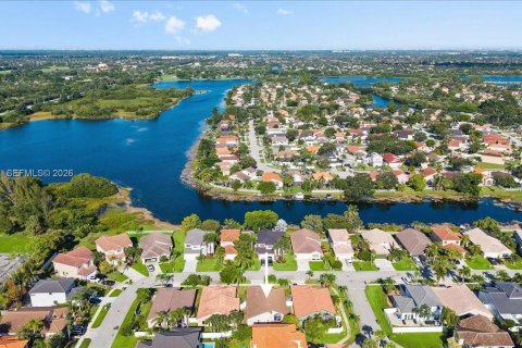 Casa en venta en Pembroke Pines, Florida, 3 dormitorios, 160.81 m2 № 2269176 - foto 4