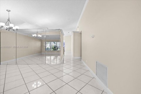 Casa en venta en Pembroke Pines, Florida, 3 dormitorios, 160.81 m2 № 2269176 - foto 17