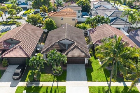 Casa en venta en Pembroke Pines, Florida, 3 dormitorios, 160.81 m2 № 2269176 - foto 5