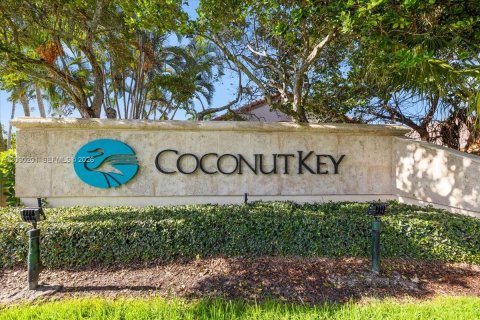 Casa en venta en Pembroke Pines, Florida, 3 dormitorios, 160.81 m2 № 2269176 - foto 9