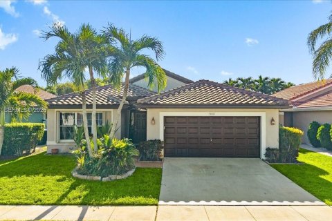Casa en Pembroke Pines, Florida 3 dormitorios, 160.81 m2 № 2269176