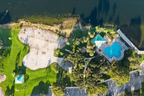 Casa en venta en Pembroke Pines, Florida, 3 dormitorios, 160.81 m2 № 2269176 - foto 12