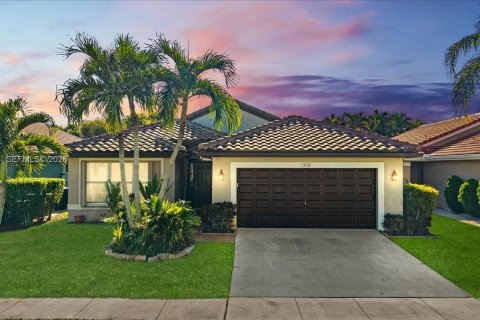 Casa en venta en Pembroke Pines, Florida, 3 dormitorios, 160.81 m2 № 2269176 - foto 2