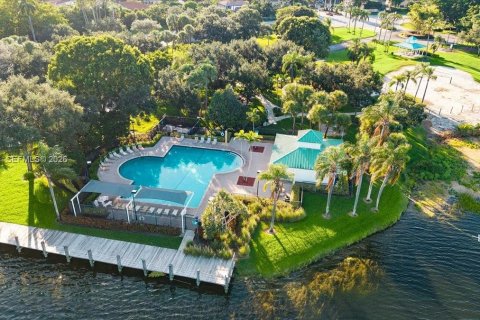 Casa en venta en Pembroke Pines, Florida, 3 dormitorios, 160.81 m2 № 2269176 - foto 13