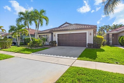 Casa en venta en Pembroke Pines, Florida, 3 dormitorios, 160.81 m2 № 2269176 - foto 3