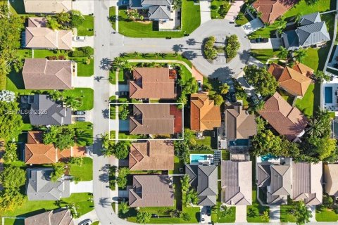 Casa en venta en Pembroke Pines, Florida, 3 dormitorios, 160.81 m2 № 2269176 - foto 7