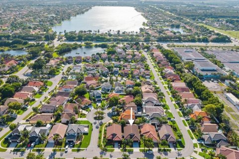Casa en venta en Pembroke Pines, Florida, 3 dormitorios, 160.81 m2 № 2269176 - foto 6