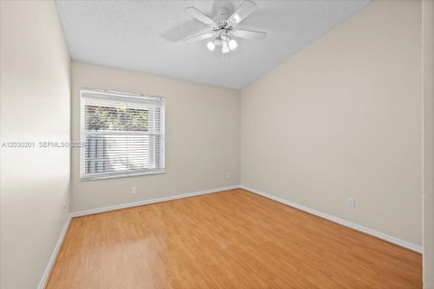 Casa en venta en Pembroke Pines, Florida, 3 dormitorios, 160.81 m2 № 2269176 - foto 30