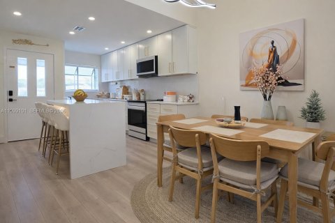 Touwnhouse à louer à Margate, Floride: 2 chambres, 96.43 m2 № 2060797 - photo 5