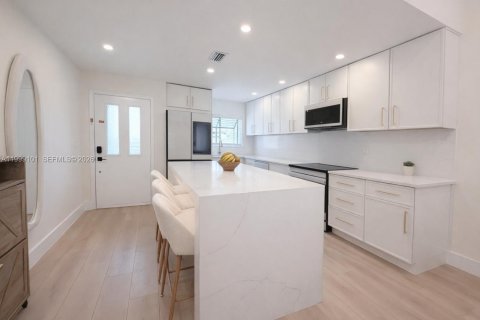 Touwnhouse à louer à Margate, Floride: 2 chambres, 96.43 m2 № 2060797 - photo 3