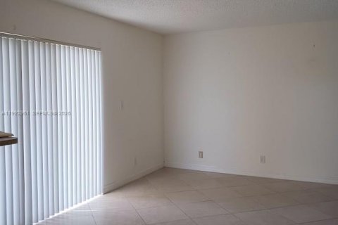 Condominio en Tamarac, Florida, 2 dormitorios  № 2056935