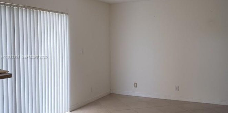 Condo in Tamarac, Florida, 2 bedrooms № 2056935