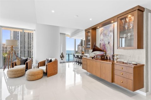 Снять в аренду кондоминиум в Майами, Флорида 4 спальни, 301.65м2, № 2062414 - фото 10