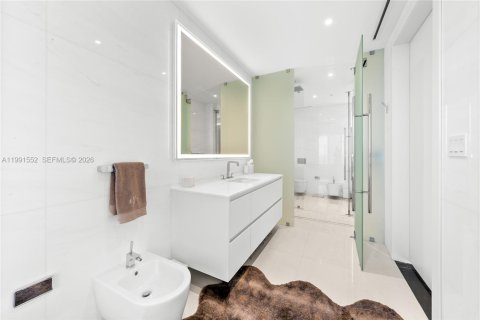 Снять в аренду кондоминиум в Майами, Флорида 4 спальни, 301.65м2, № 2062414 - фото 21